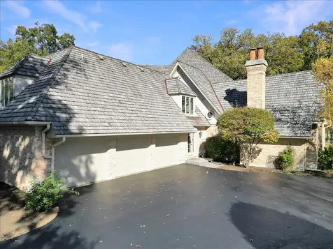 2041 Tremont Court Libertyville IL 60048