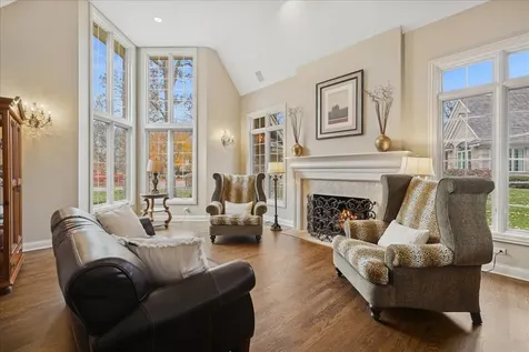 2041 Tremont Court Libertyville IL 60048