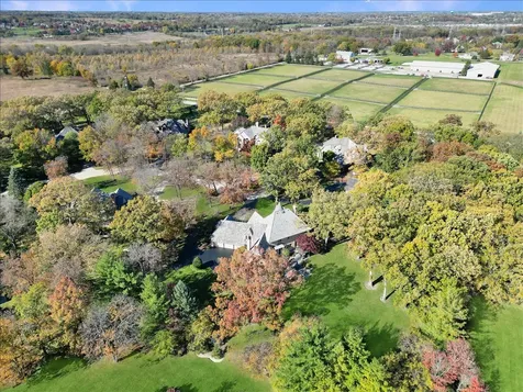 2041 Tremont Court Libertyville IL 60048