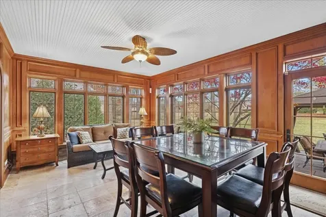 2041 Tremont Court Libertyville IL 60048