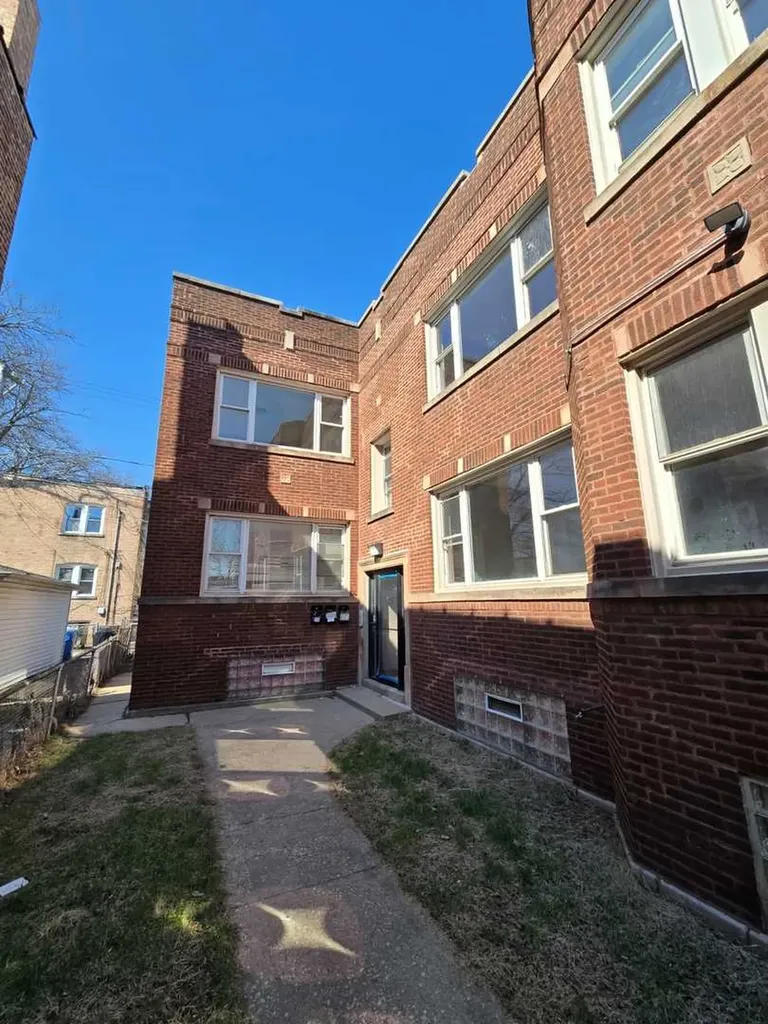 7352 South Langley Avenue Chicago IL 60619