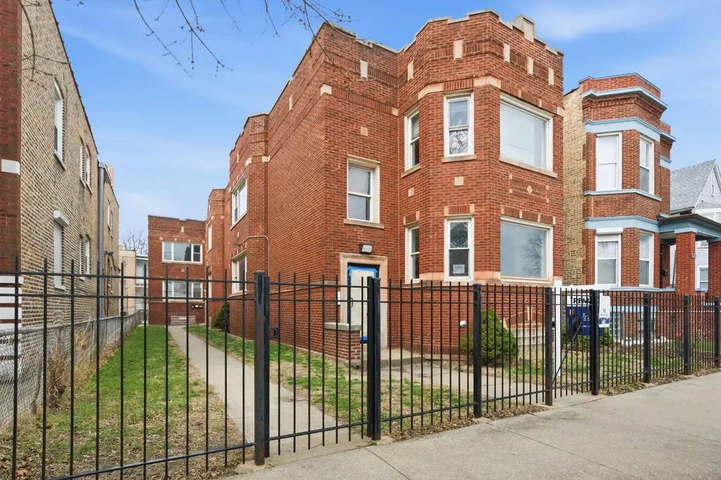 7352 South Langley Avenue Chicago IL 60619