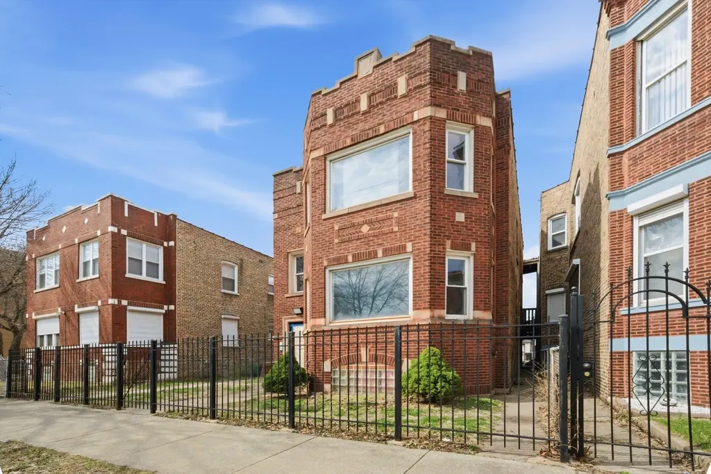 7352 South Langley Avenue Chicago IL 60619