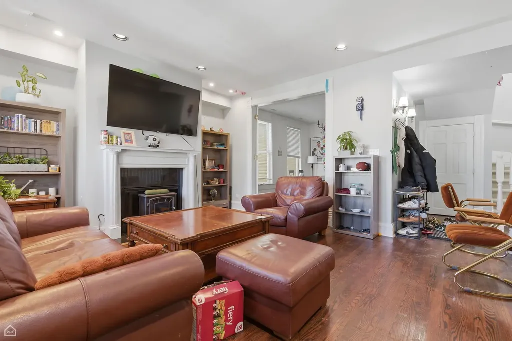 1337 West Barry Avenue Chicago IL 60657