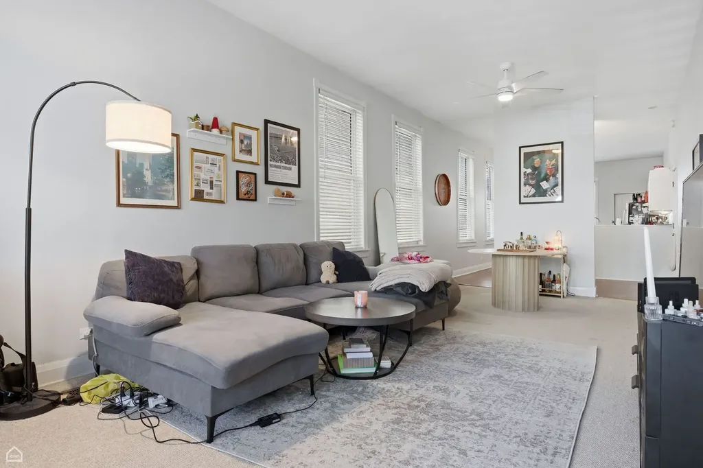 1337 West Barry Avenue Chicago IL 60657