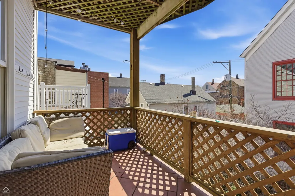 1337 West Barry Avenue Chicago IL 60657