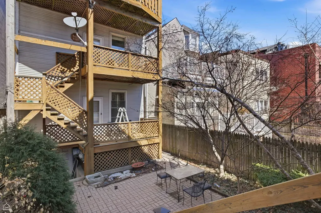 1337 West Barry Avenue Chicago IL 60657