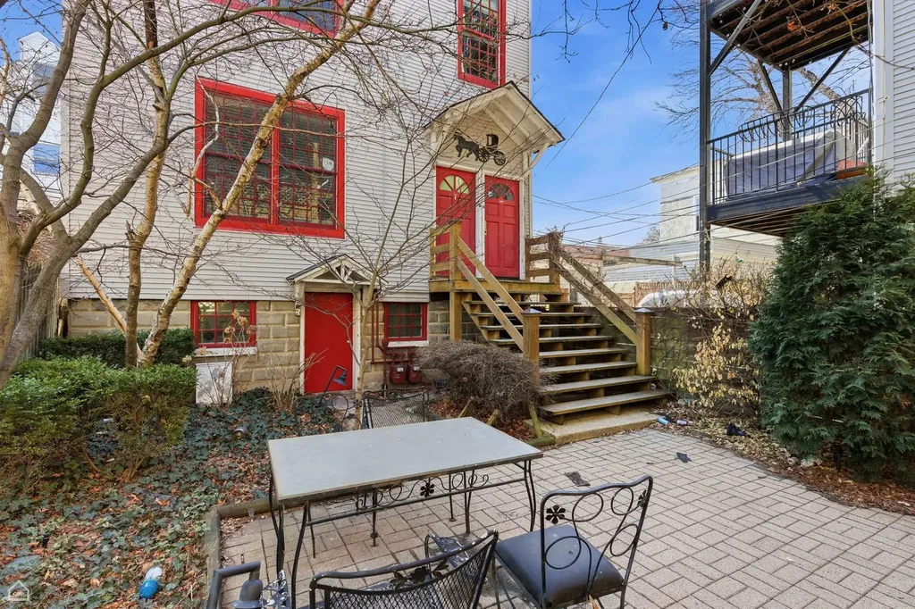 1337 West Barry Avenue Chicago IL 60657