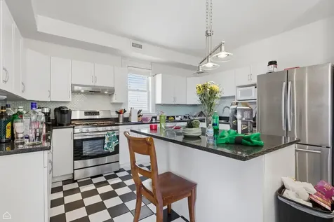 1337 West Barry Avenue Chicago IL 60657