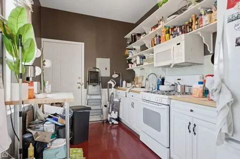 1337 West Barry Avenue Chicago IL 60657