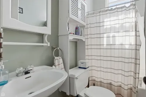 1337 West Barry Avenue Chicago IL 60657