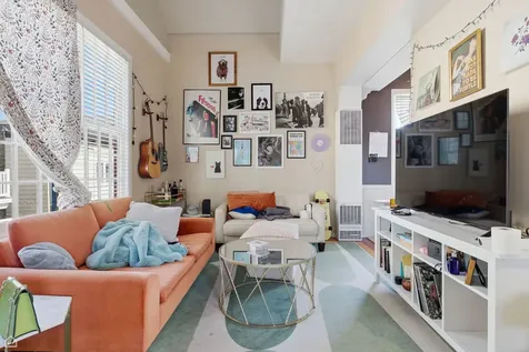 1337 West Barry Avenue Chicago IL 60657
