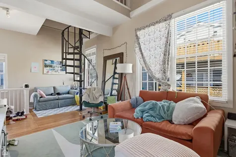 1337 West Barry Avenue Chicago IL 60657