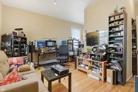 1337 West Barry Avenue Chicago IL 60657
