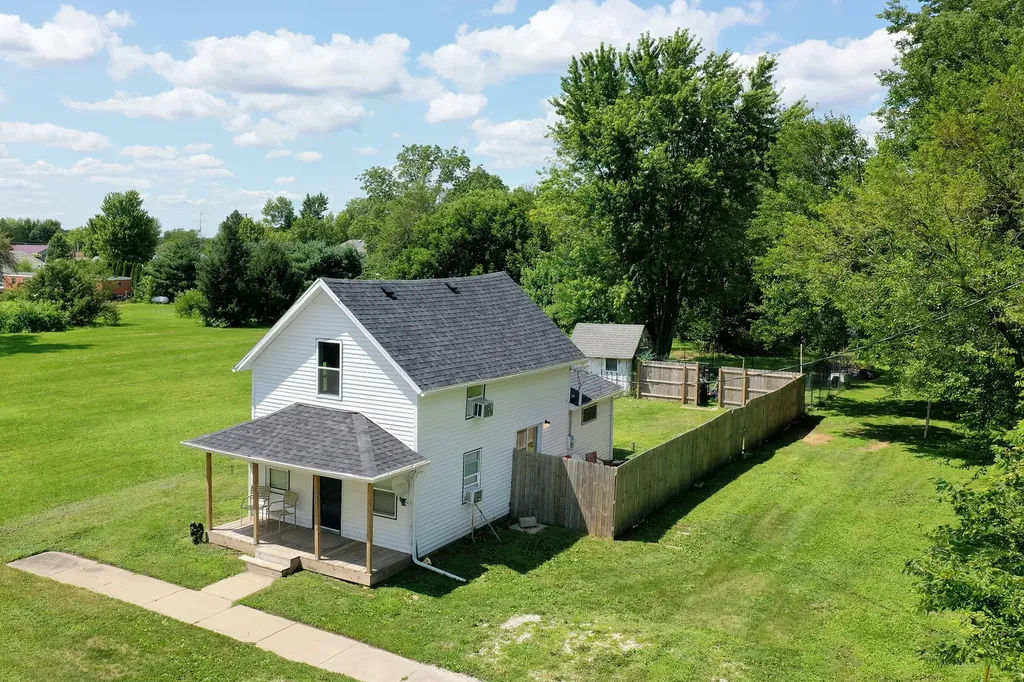 1506 East 2710n Road Clifton IL 60927