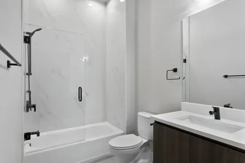 2505 West Farragut Avenue Chicago IL 60625