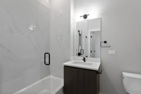 2505 West Farragut Avenue Chicago IL 60625