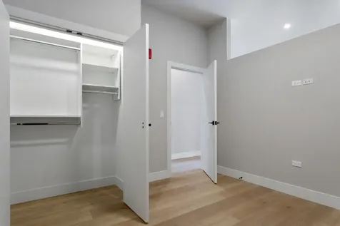 2505 West Farragut Avenue Chicago IL 60625