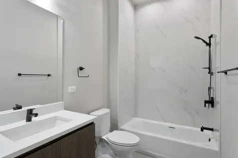 2505 West Farragut Avenue Chicago IL 60625