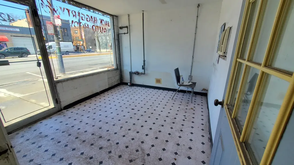 4251 North Western Avenue Chicago IL 60618
