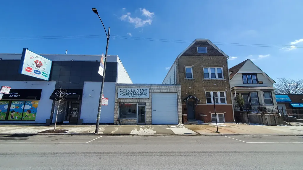 4251 North Western Avenue Chicago IL 60618