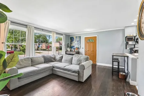 2104 Portsmouth Avenue Westchester IL 60154