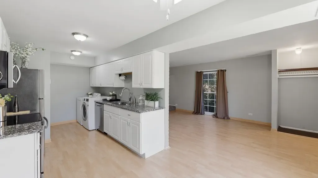 1694 Valley Forge Court Wheaton IL 60189