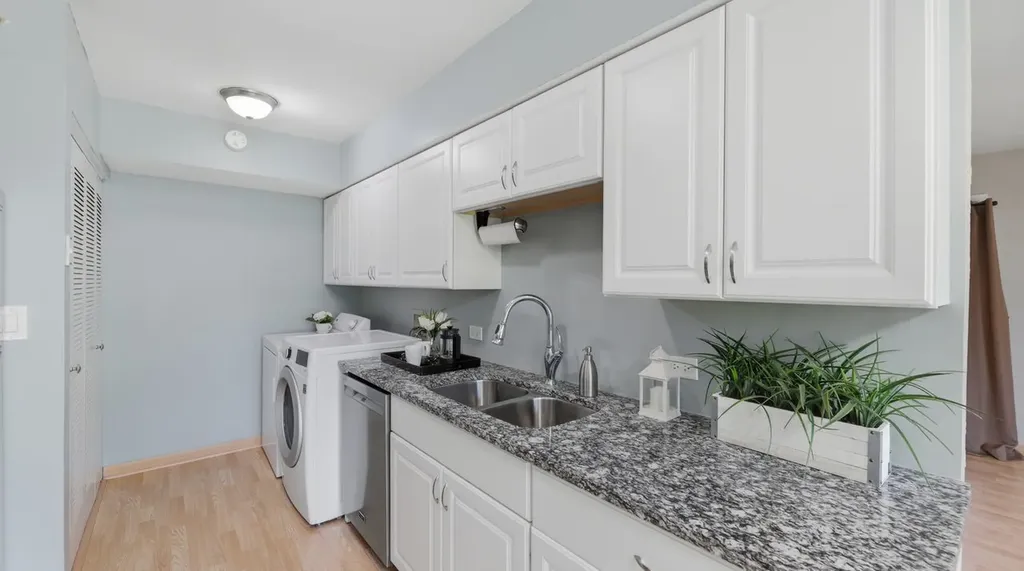 1694 Valley Forge Court Wheaton IL 60189
