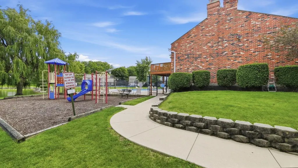 1694 Valley Forge Court Wheaton IL 60189