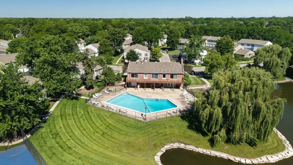1694 Valley Forge Court Wheaton IL 60189