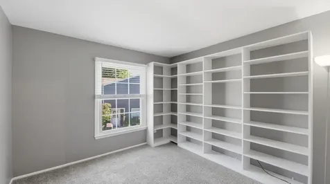 1694 Valley Forge Court Wheaton IL 60189