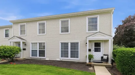 1694 Valley Forge Court Wheaton IL 60189