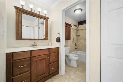 2700 East Bel Aire Drive Arlington Heights IL 60004