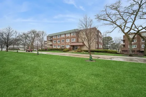 2700 East Bel Aire Drive Arlington Heights IL 60004
