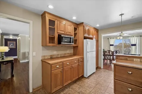 2700 East Bel Aire Drive Arlington Heights IL 60004