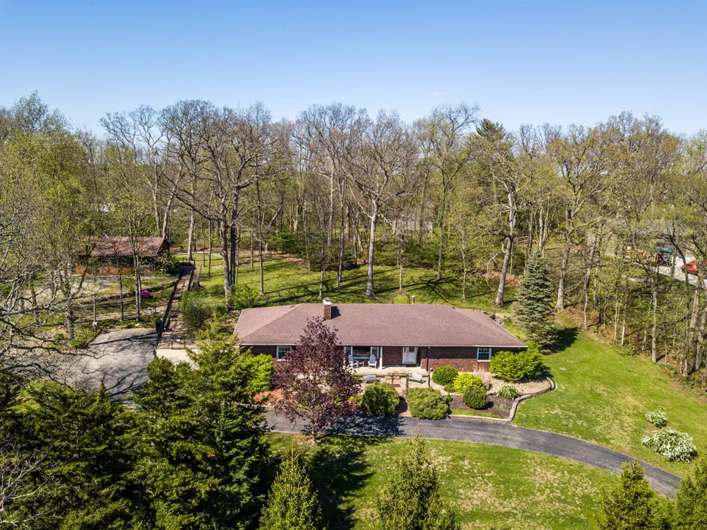 8908 East 1400 North Road Bloomington IL 61705