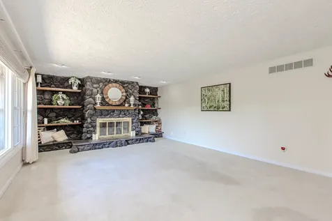 8908 East 1400 North Road Bloomington IL 61705