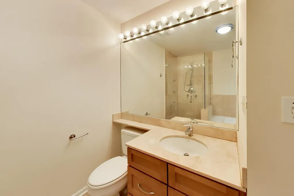 815 North Marshfield Avenue Chicago IL 60622