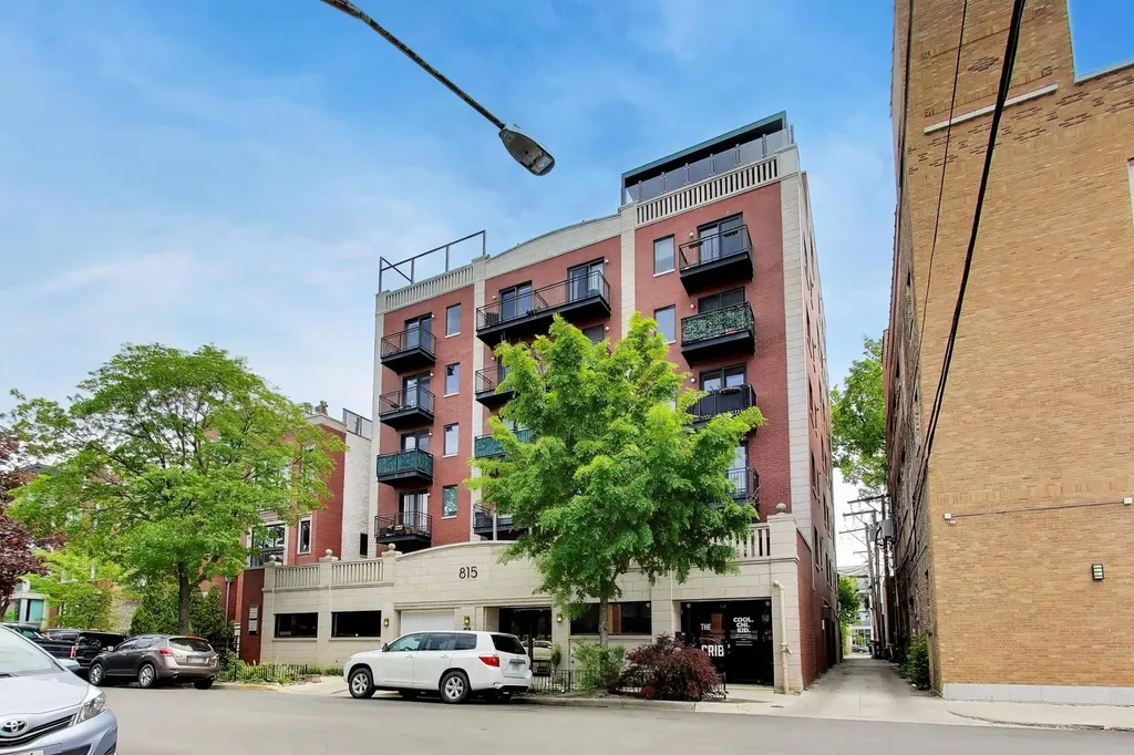 815 North Marshfield Avenue Chicago IL 60622