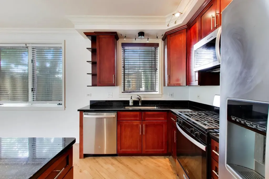 815 North Marshfield Avenue Chicago IL 60622