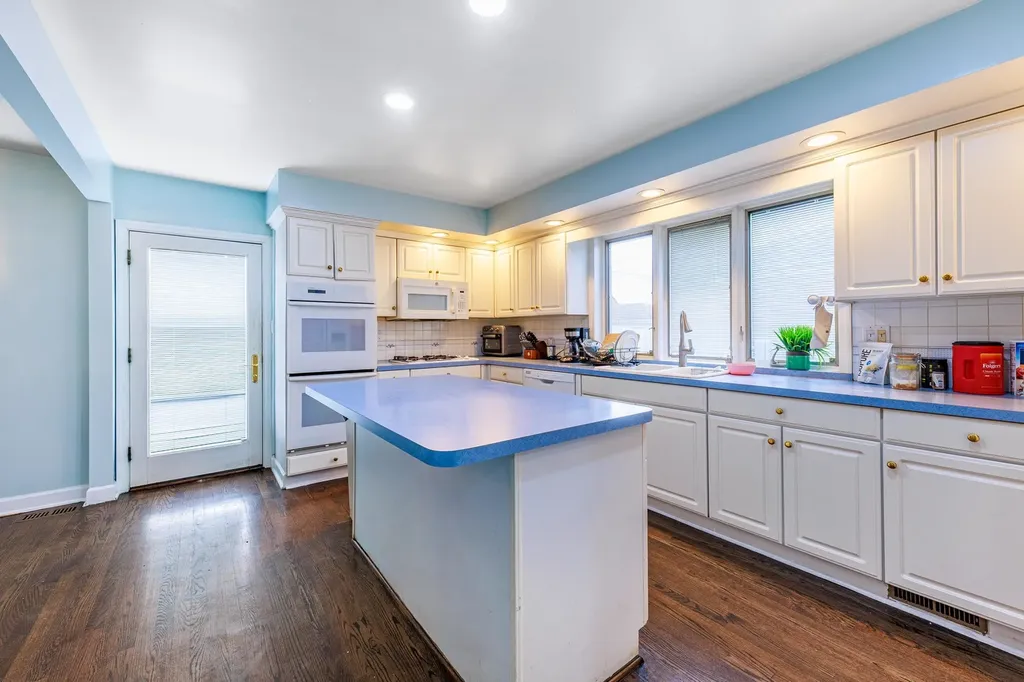 8009 South Kolin Avenue Chicago IL 60652