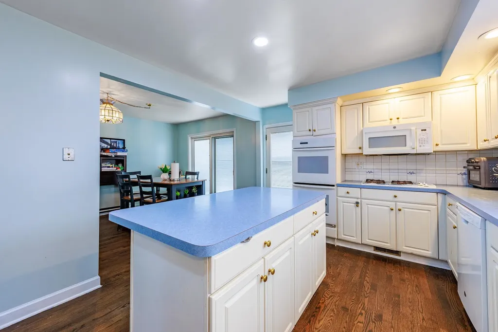 8009 South Kolin Avenue Chicago IL 60652