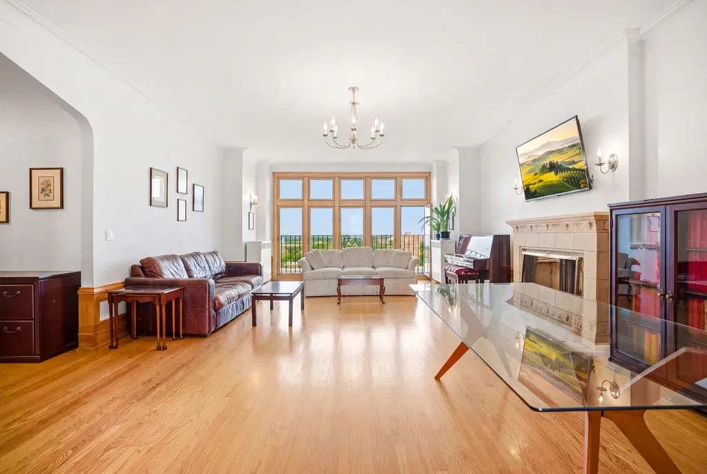 5421 South Cornell Avenue Chicago IL 60615