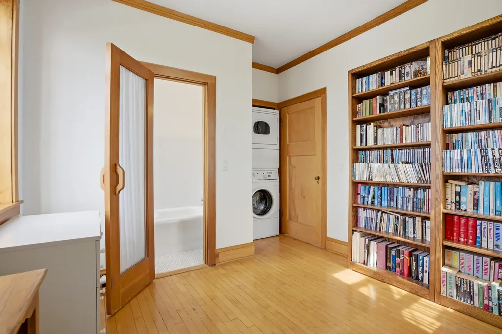 5421 South Cornell Avenue Chicago IL 60615