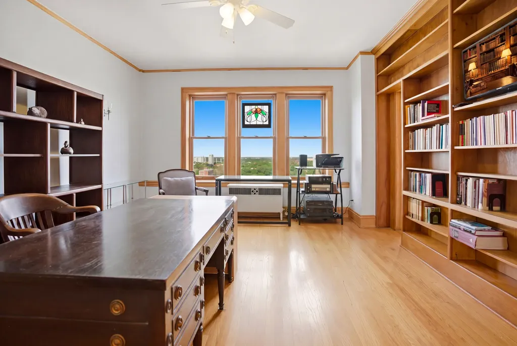 5421 South Cornell Avenue Chicago IL 60615