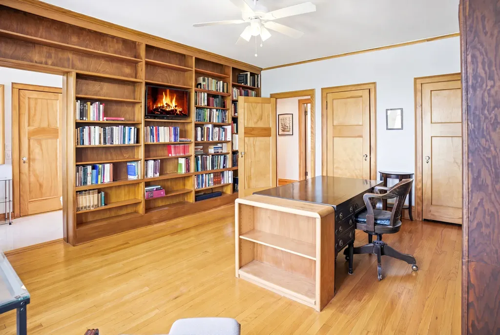 5421 South Cornell Avenue Chicago IL 60615