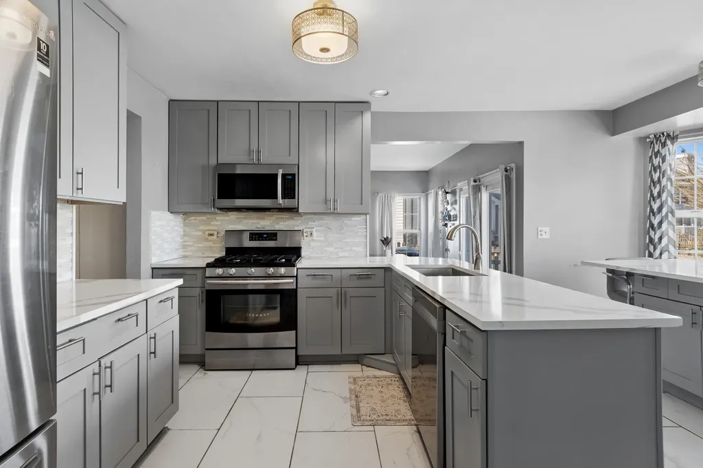909 Brompton Circle Bolingbrook IL 60440