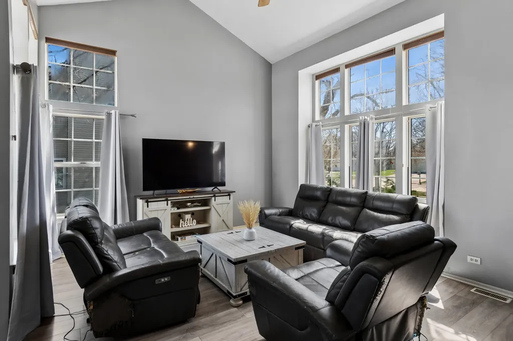909 Brompton Circle Bolingbrook IL 60440