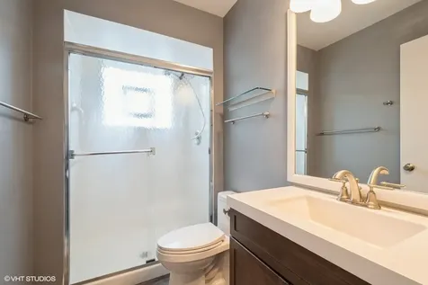 7411 North Claremont Avenue Chicago IL 60645