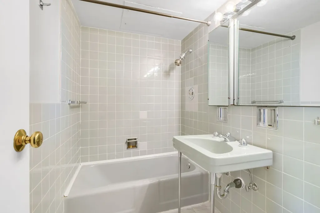 253 East Delaware Place Chicago IL 60611